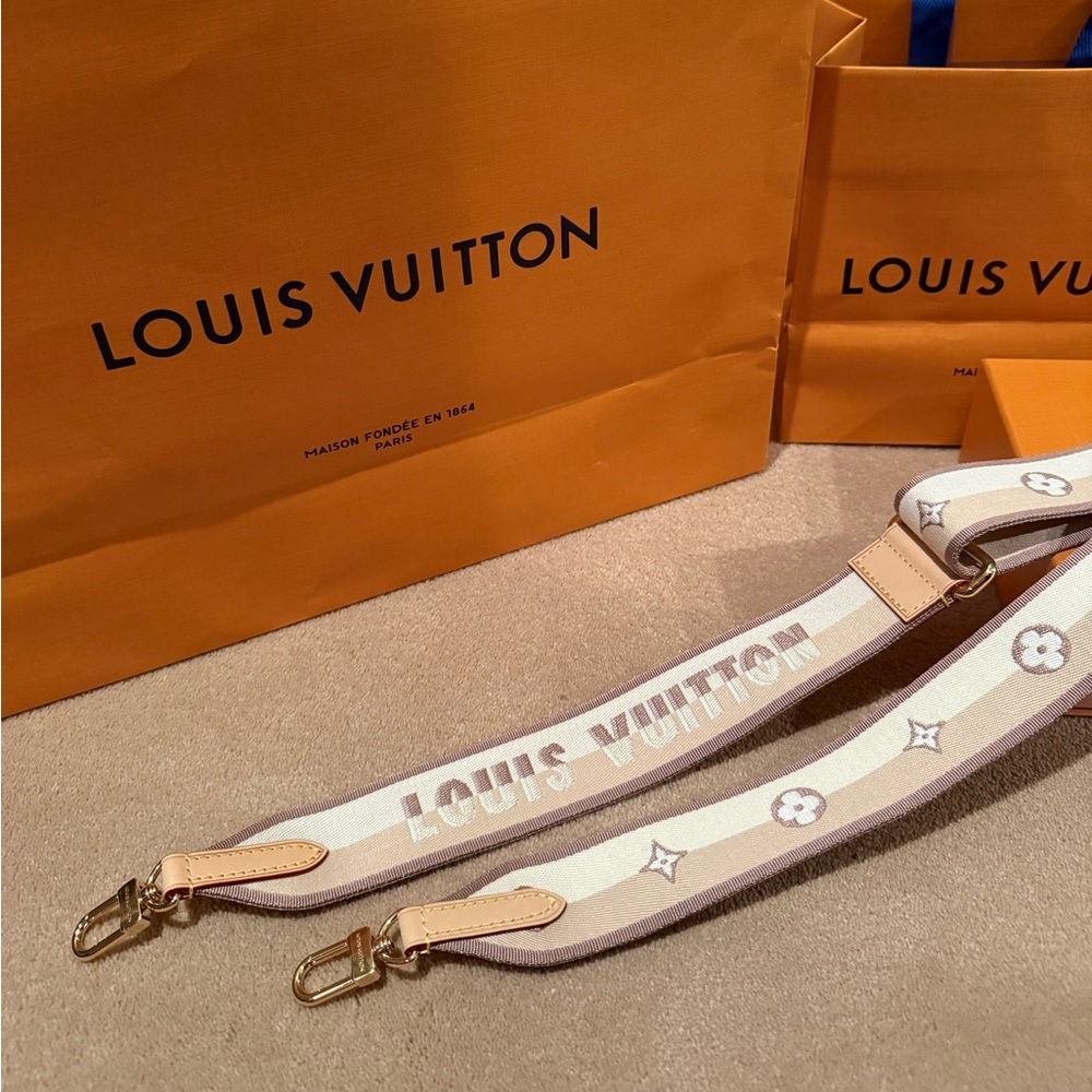 Louis Vuitton bandouliere strap
